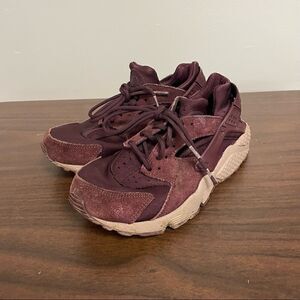 Nike Air Huarache Womens Size 7.5 Burgundy Red Lace Up Sneaker Shoes BV1170-600.